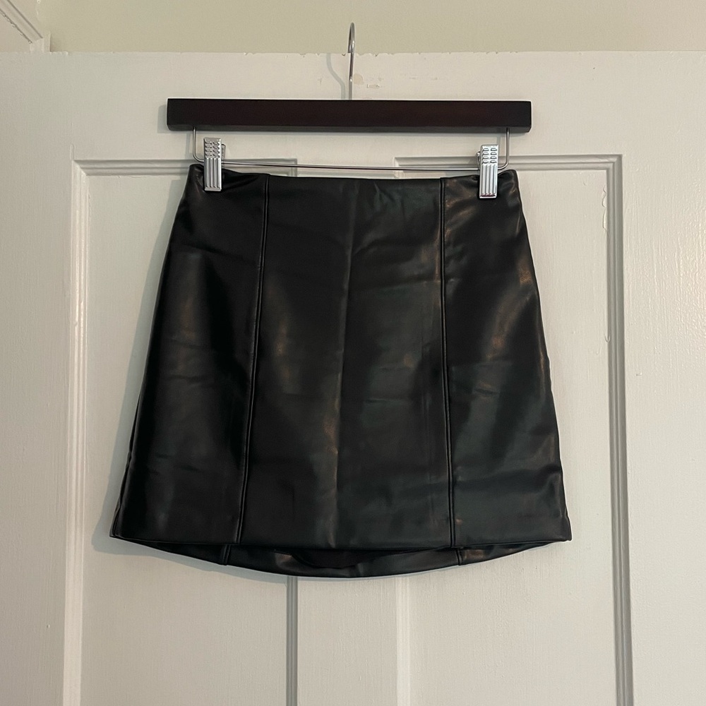 EUC Abercrombie Vegan Leather Skort 🖤